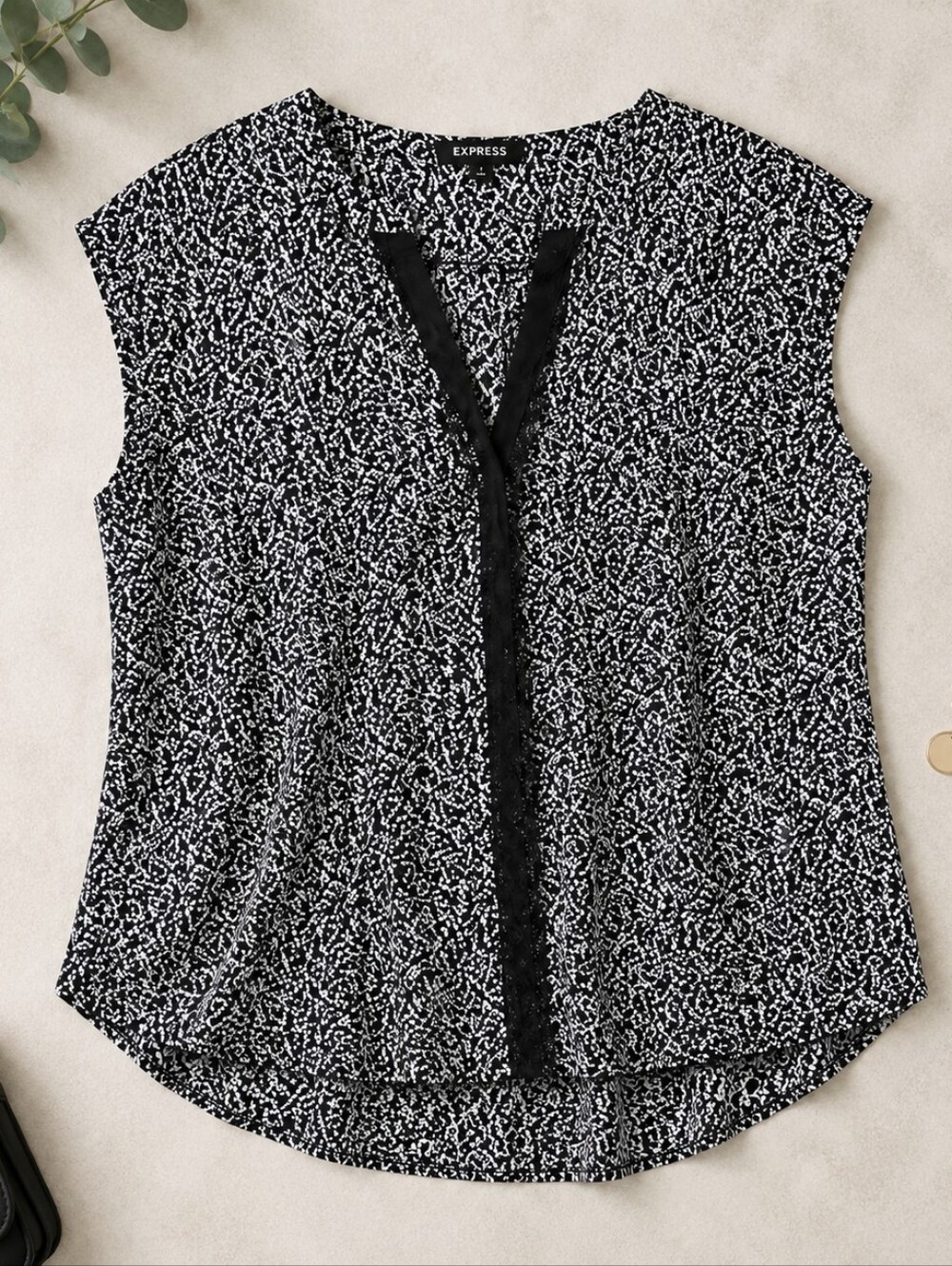 Express Womens XS Black White Abstract Print Lace Trim Sleeveless Blouse